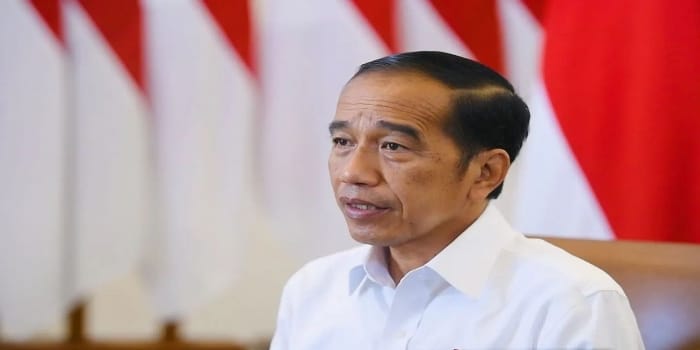 Presiden RI Joko Widodo mengumumkan pencabutan larangan ekspor minyak goreng, minyak sawit dan CPO. pencabutan larangan ekspor itu mulai berlaku senin pekan depan